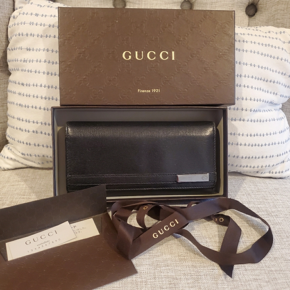 ❤❤❤SOLD❤❤❤Authentic Gucci Wallet with box